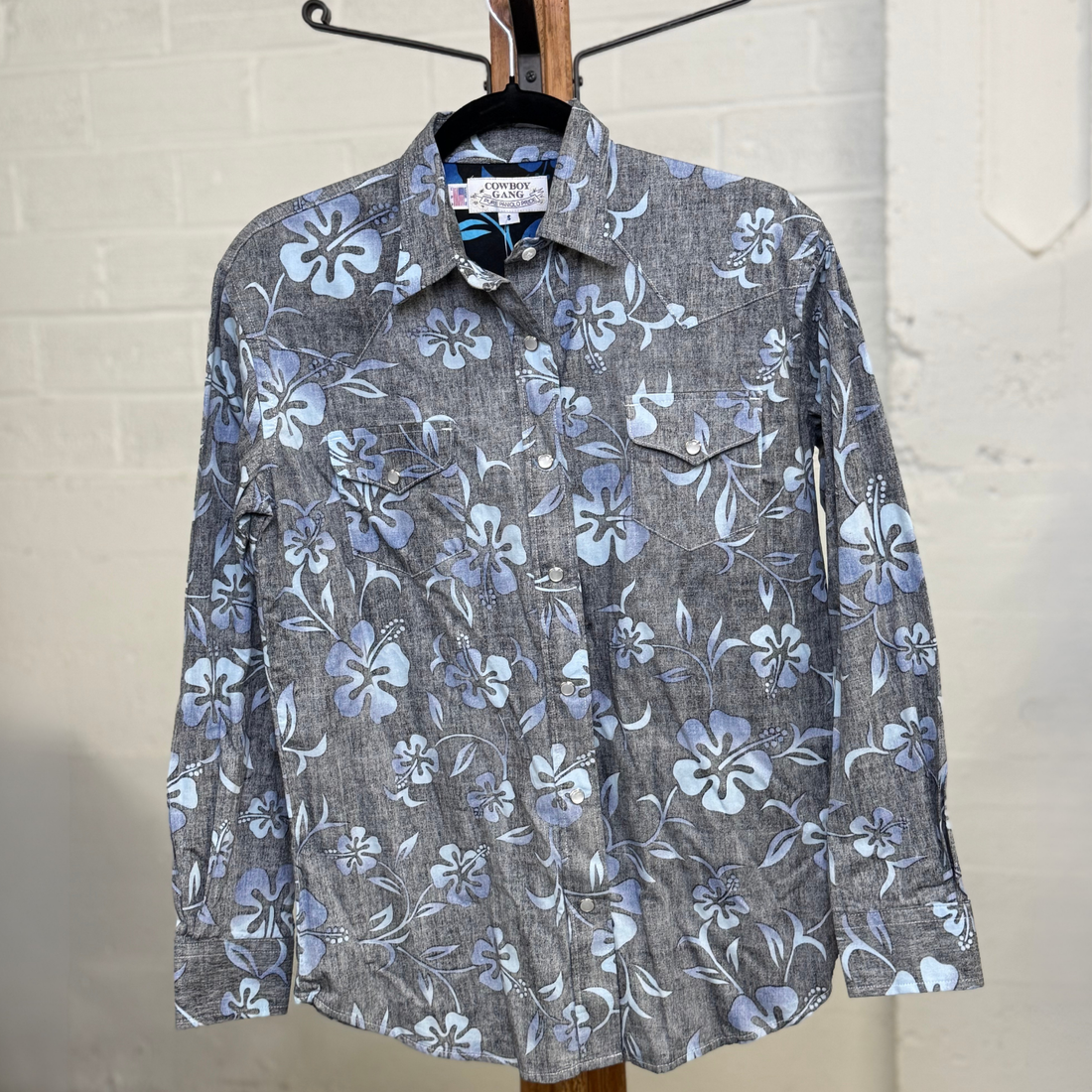 Vintage 90s Cowboy Gang Hawaiian Western Shirt – Bkue Floral Snap Button, Made in USA, Size Small