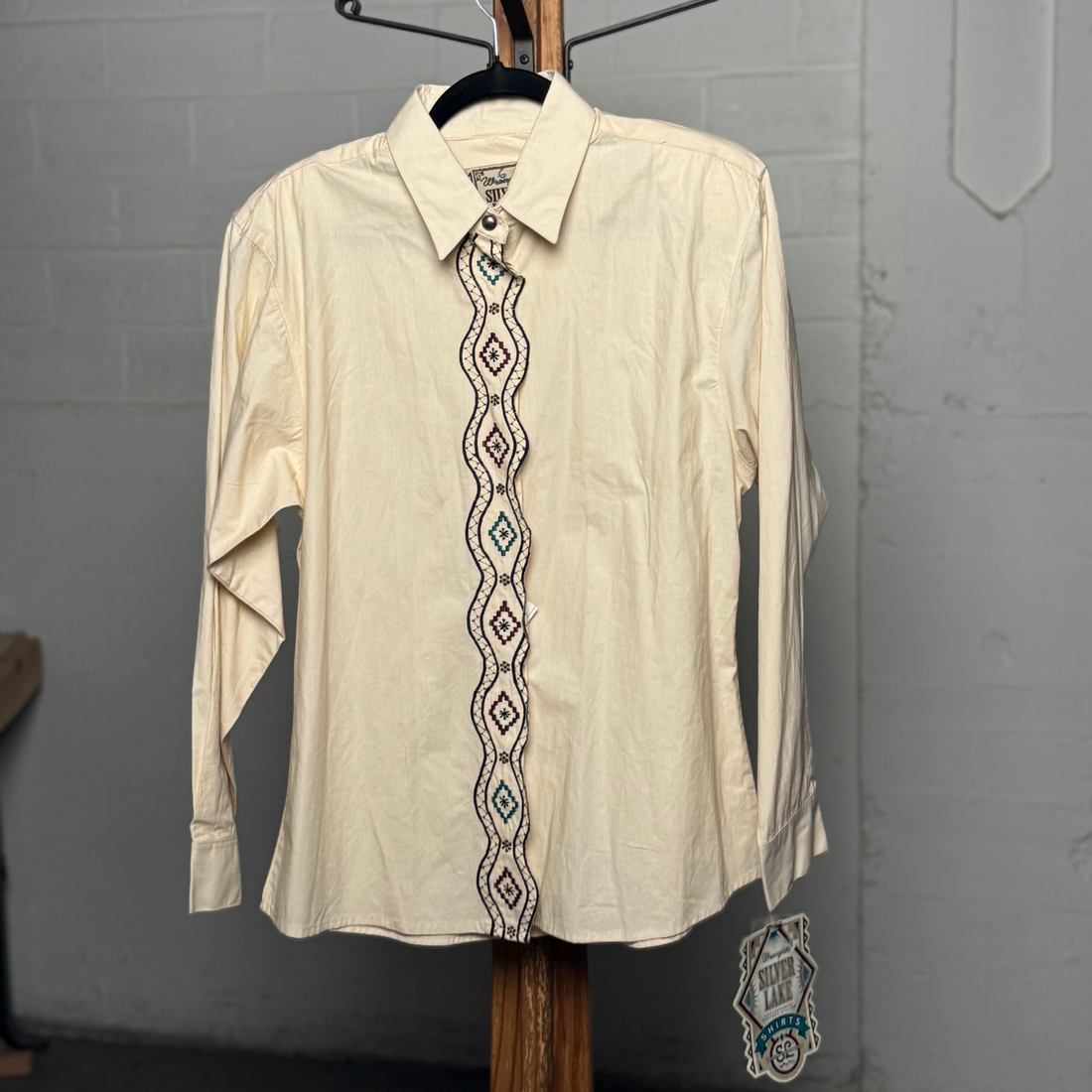 Vintage 1990s Wrangler 100% Cotton, Silver Lake Cream Western Shirt with Southwestern Trim – Size L