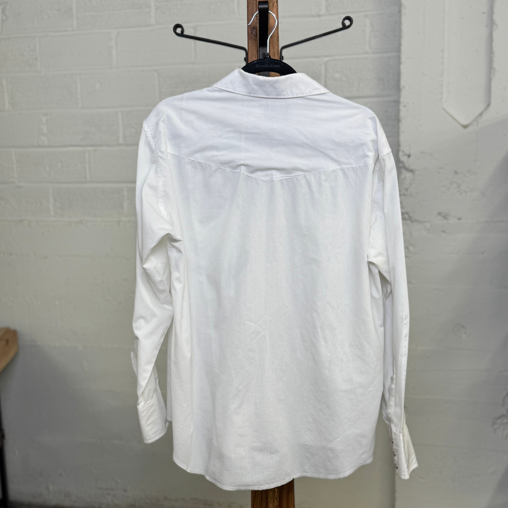 Vintage 1990s Wrangler White Pearl Snap Shirt – X-Long Tails Western Button Down