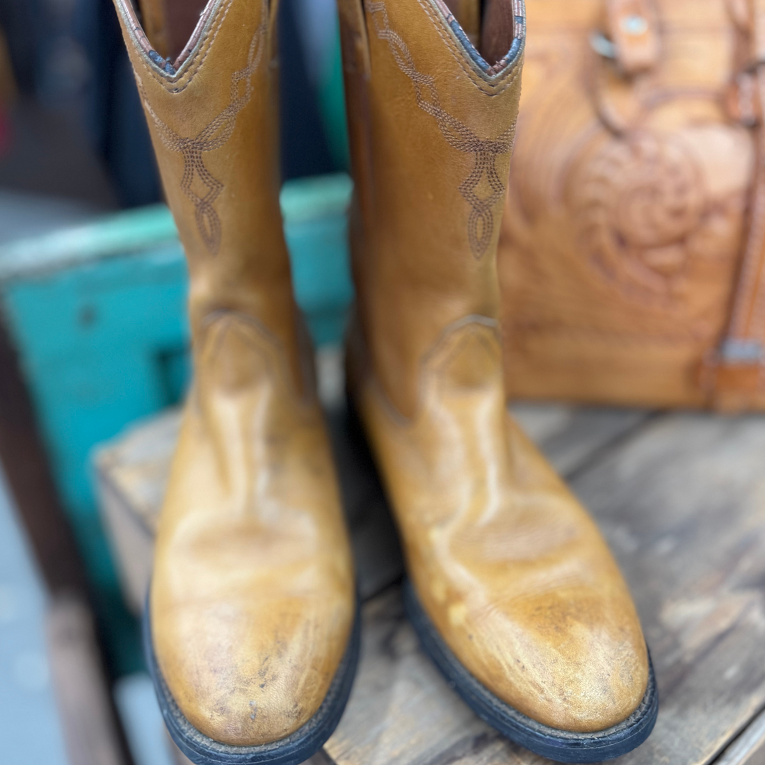 Vintage Tan Ariat Cowboy Boots