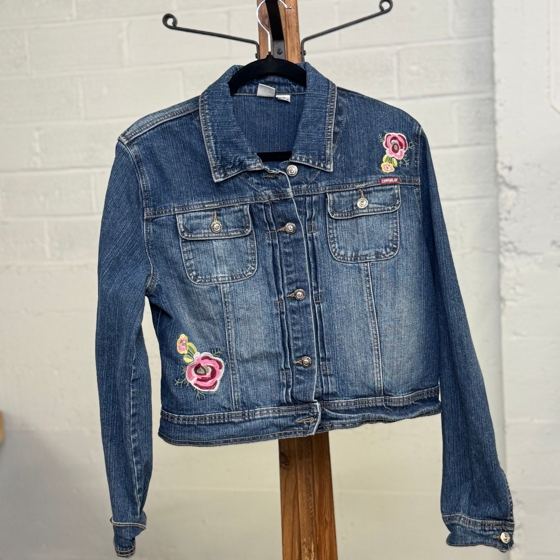 Y2K Going Up Embroidered Denim Jacket – Fitted Stretch Style with Pink Floral Patches, Size XL