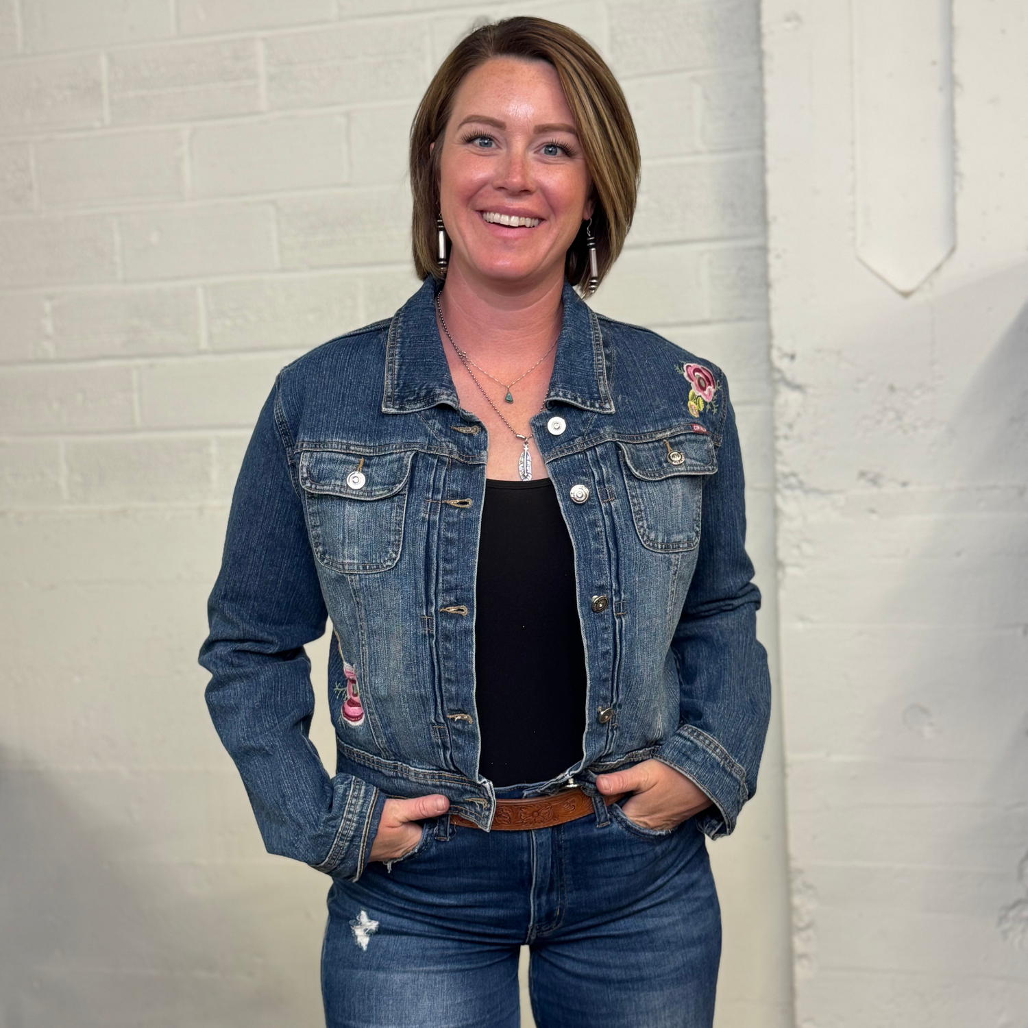 Y2K Going Up Embroidered Denim Jacket – Fitted Stretch Style with Pink Floral Patches, Size XL