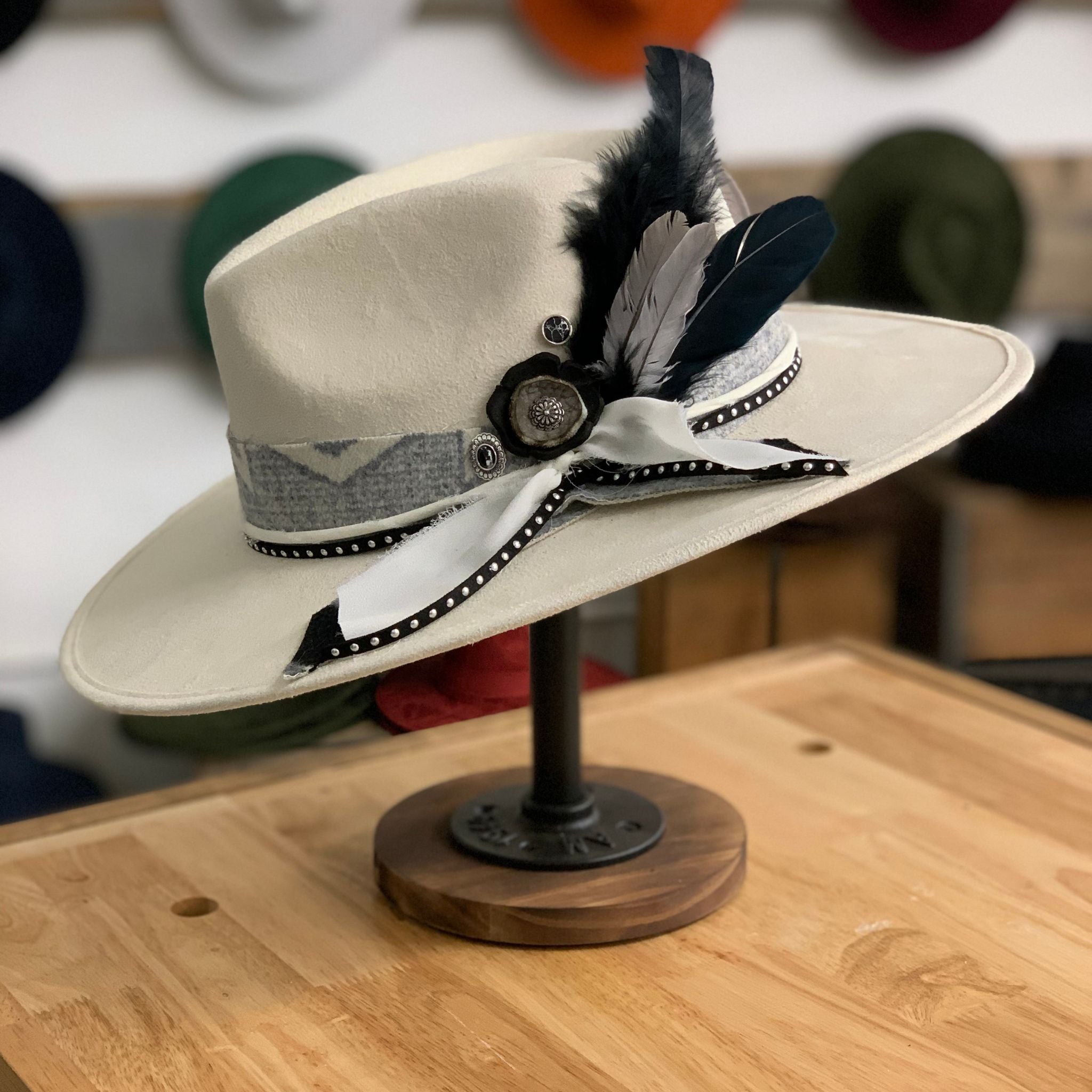 23 Plus Pendleton Oregon Hat Bar