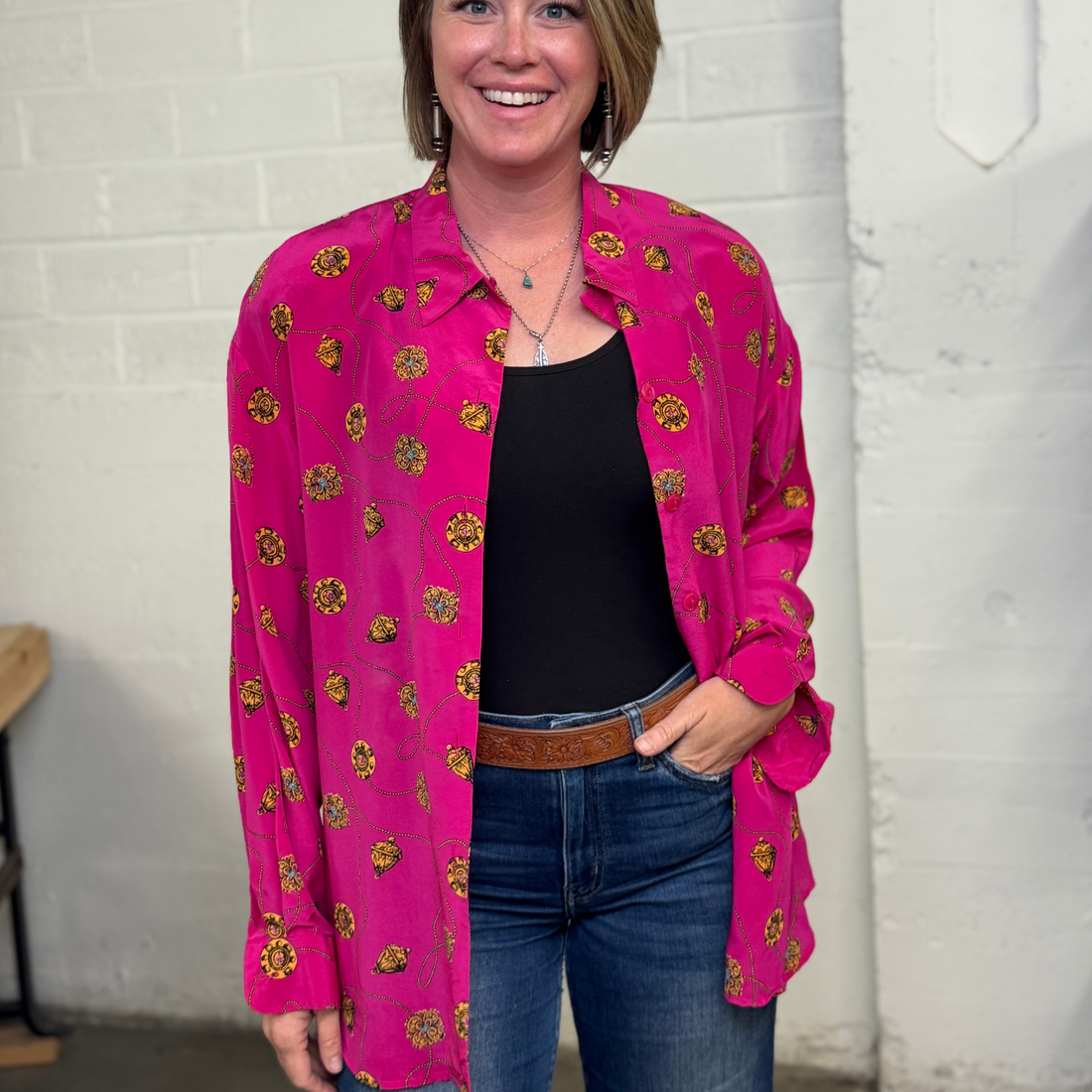 Vintage 1980s Casual Corner Hot Pink 100% Silk Blouse – Bold Chain Print