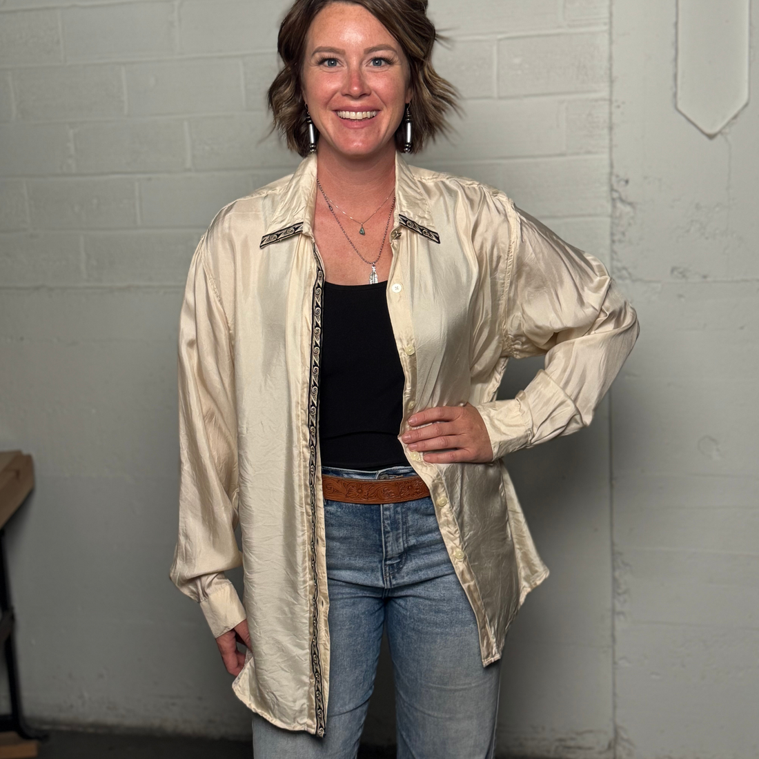 Vintage 1980s Wrangler Riata Cream Satin Western Shirt with Embroidered Trim – Size Medium