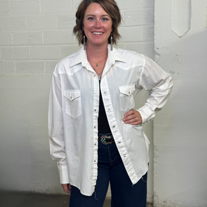 Vintage 1990s Wrangler White Pearl Snap Shirt – X-Long Tails Western Button Down Vintage 1990s Wrangler White Pearl Snap Shirt – X-Long Tails Western Button Down