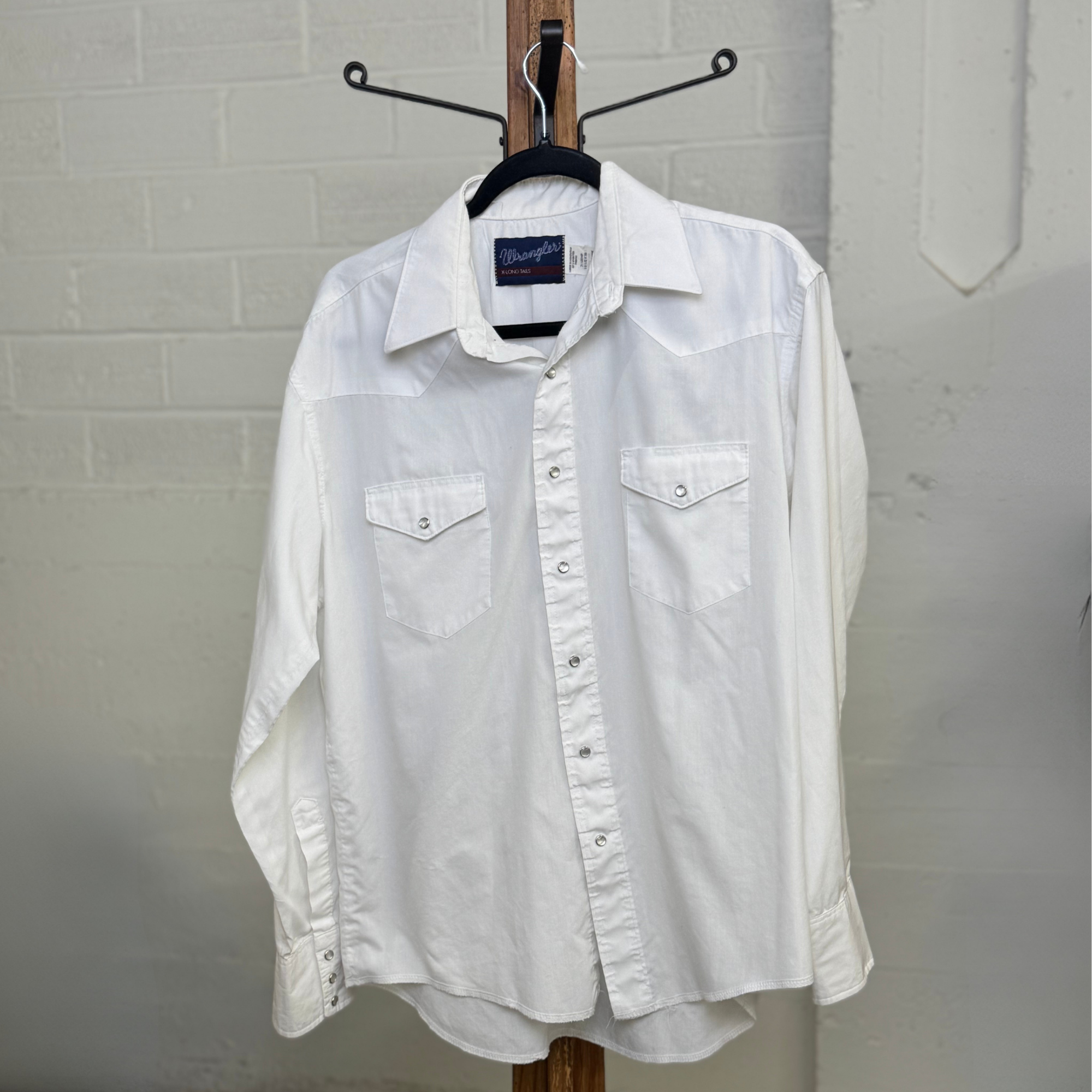 Vintage 1990s Wrangler White Pearl Snap Shirt X-Long Tails Western Button Down Vintage 1990s Wrangler White Pearl Snap Shirt X-Long Tails Western Button Down